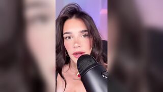 Hot Cam Girl Masturbating Live and Enjoying Intense Pleasure