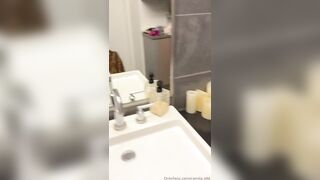 Daring girl having sex in the bathroom with her boyfriend.