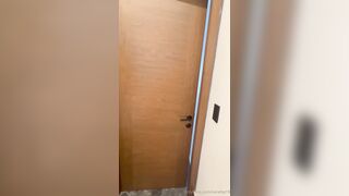 Vanessa Bohorquez has sex with a hotel worker