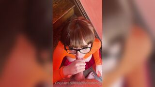 Big-Butted Girl Gets Fucked on the Stairs While Dressed as Velma